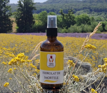 Hidrolat de Helichrysum 100ml. Descoperă strălucirea pielii tale! Să ne amintim că pielea noastră poartă poveștile tuturor clipelor trăite.